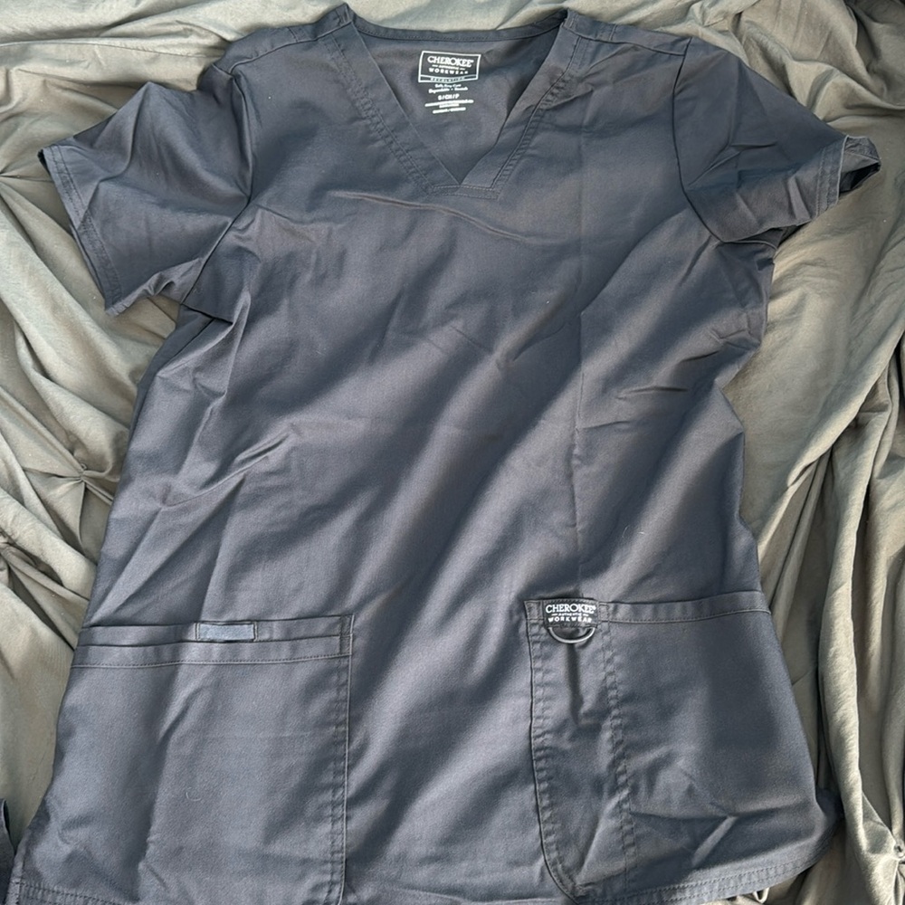 Cherokee Scrub top